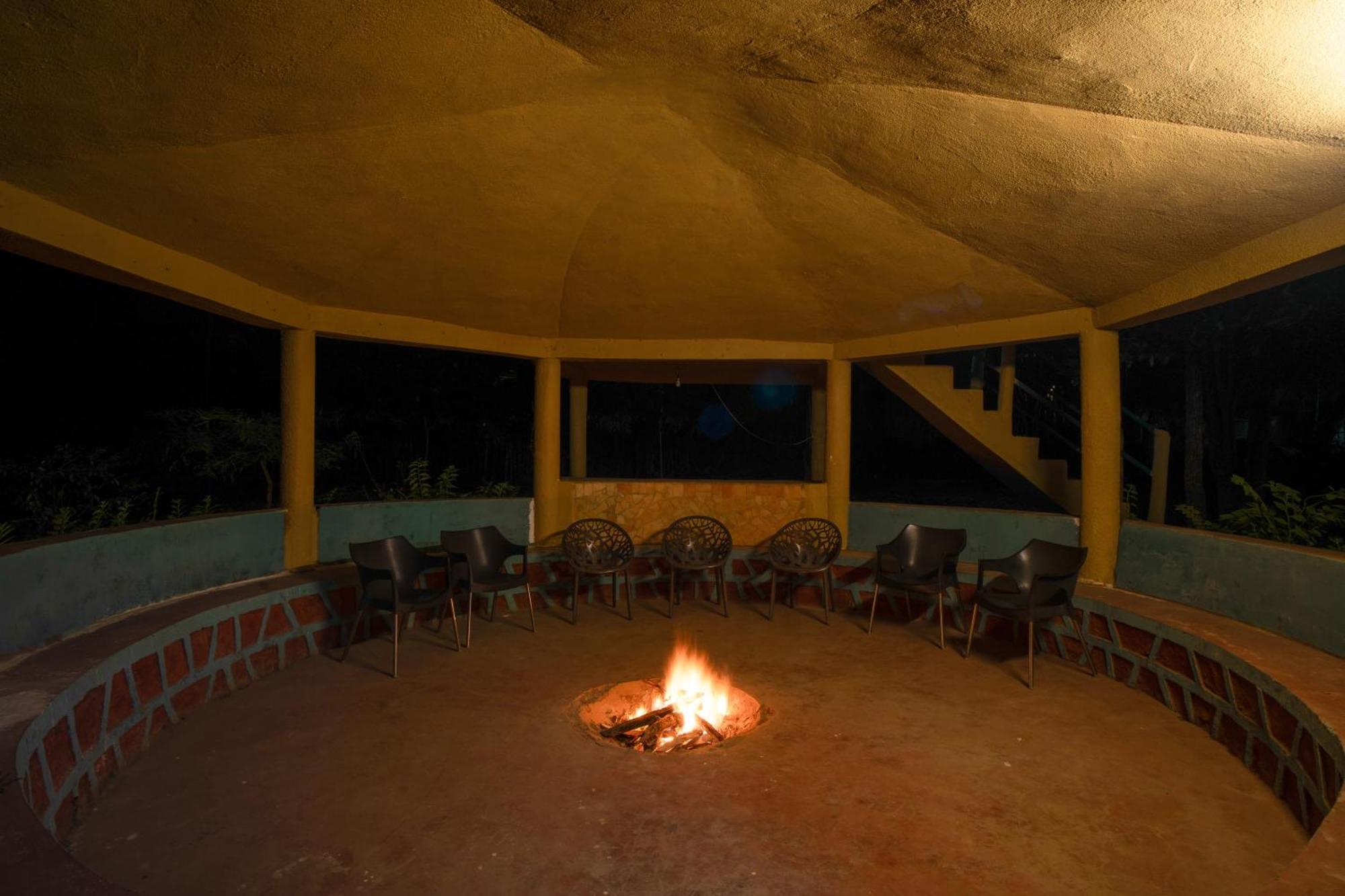 Отель Treebo Premium Mowgli'S Den, Pench Khawasa Экстерьер фото