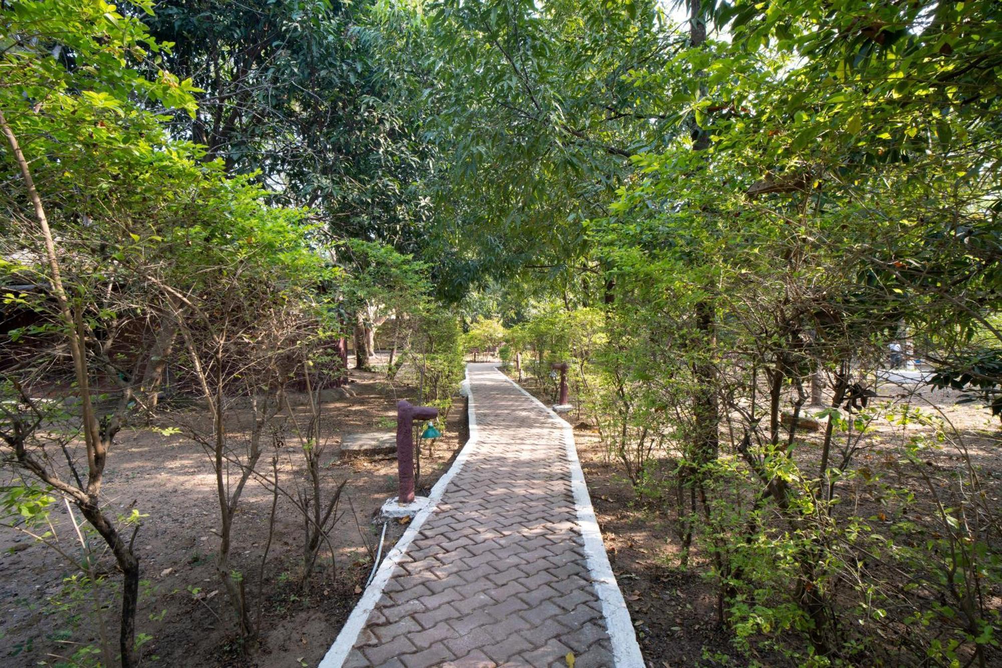 Отель Treebo Premium Mowgli'S Den, Pench Khawasa Экстерьер фото